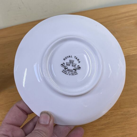 Vintage Royal Tara Bone China Teacup & Saucer Set Ireland Clover St Patrick' Day - Picture 7 of 16